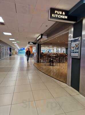 Pub And Kitchen John Lennon Airport