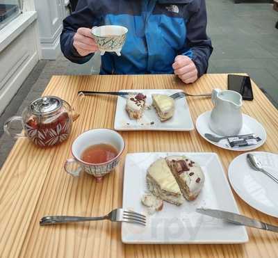 Izzy's Ices & Donuts