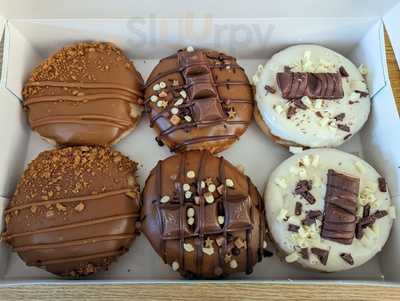 Izzy's Ices & Donuts