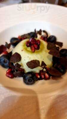 Kumquat Bar & Restaurant