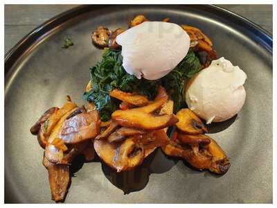 Kumquat Bar & Restaurant