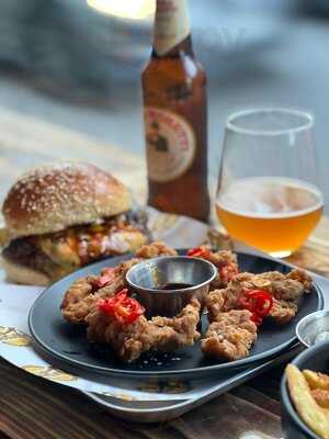 Chuck And Blade Burgers