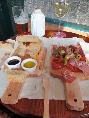 Pie And Oyster At The York