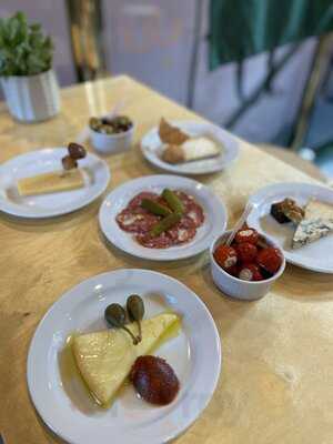 The Goat Bar @ The Grumpy Goat