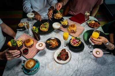 Sixes Social Cricket, Westfield, Shepherd's Bush