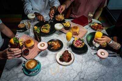 Sixes Social Cricket, Westfield, Shepherd's Bush