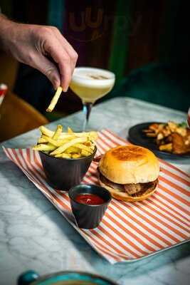 Sixes Social Cricket, Westfield, Shepherd's Bush