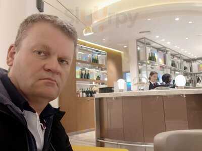 H Beauty Champagne Bar