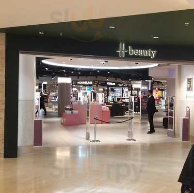 H Beauty Champagne Bar