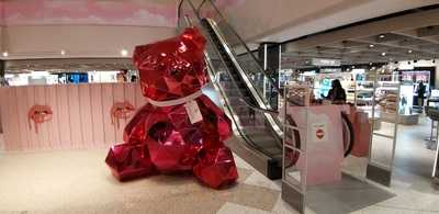 H Beauty Champagne Bar