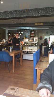 2 Sisters Cafe & Bistro