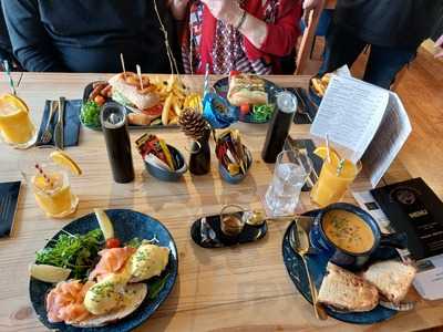 2 Sisters Cafe & Bistro