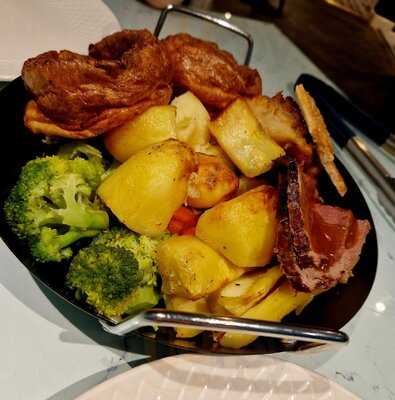 The Cromwell Grill & Wine Bar