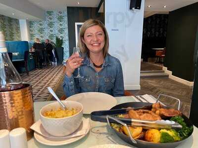 The Cromwell Grill & Wine Bar