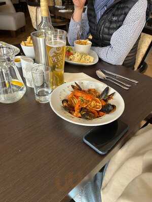 Sousta Mediterranean Restaurant & Bar