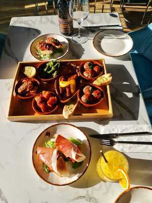 Sherefe Bistro & Cocktail Bar