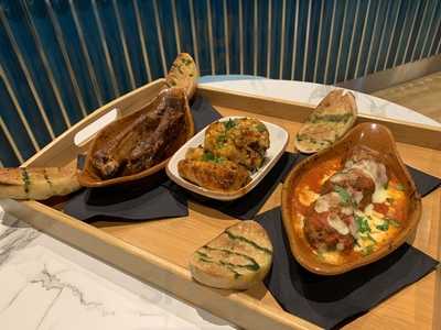 Sherefe Bistro & Cocktail Bar