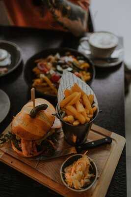 Mister's Cafe & Bistro