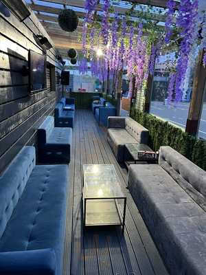 Lunar Lounge - Drive In Lounge