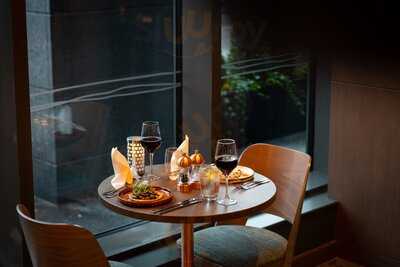 Custom House Bar & Restaurant