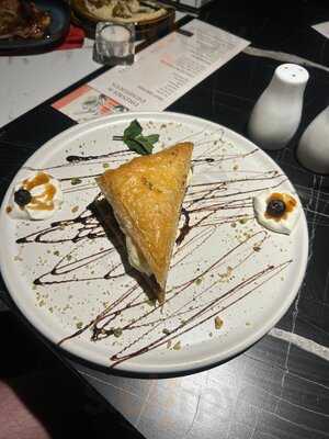 Mado Tapas And Cocktails Bar