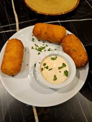 Mado Tapas And Cocktails Bar