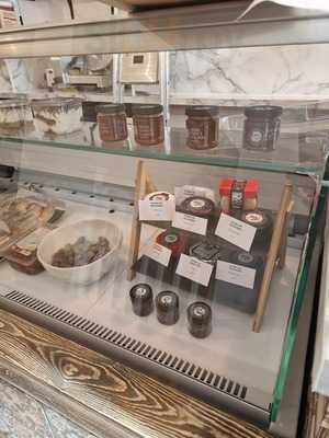 Uptown Vibe Delicatessen