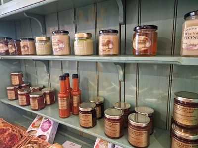 Uptown Vibe Delicatessen