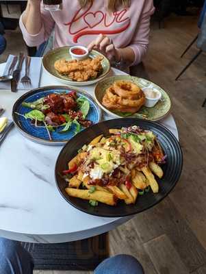 The Street Bar & Restaurant