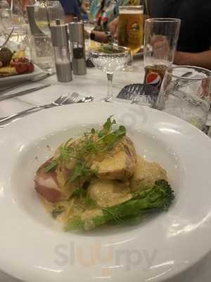 The Street Bar & Restaurant