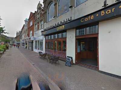 The Street Bar & Restaurant