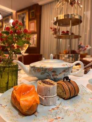 Afternoon Tea At The Carlton Tower Jumeirah