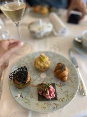 Afternoon Tea At The Carlton Tower Jumeirah