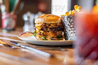 Hugos Bar & Pavilion