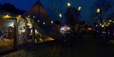 Maxi's Tipi Lounge
