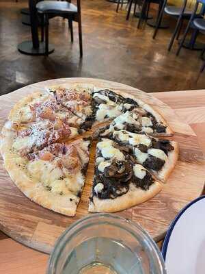 Gordon Ramsay Street Pizza