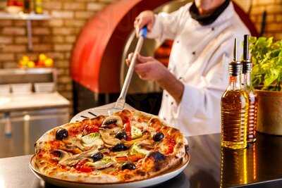 La Collina Pizzeria Restaurant