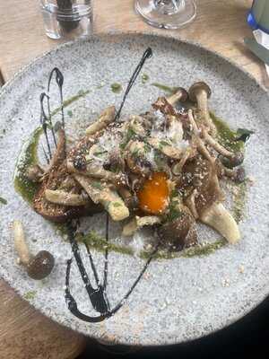 The Black Winebar & Cafe