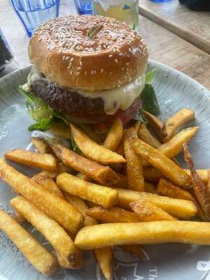 The Black Winebar & Cafe