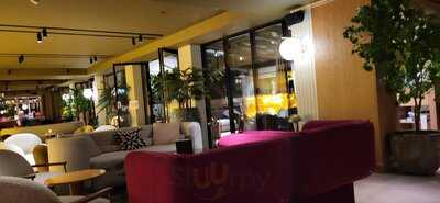 Commons Club Restaurant & Bar