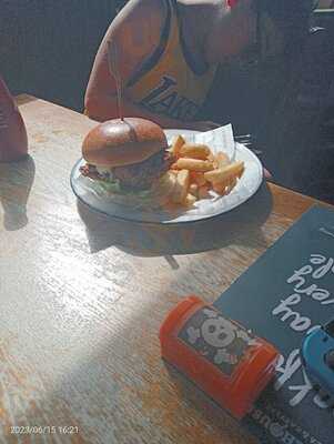 Britannia Inn Stonehouse Pizza & Carvery