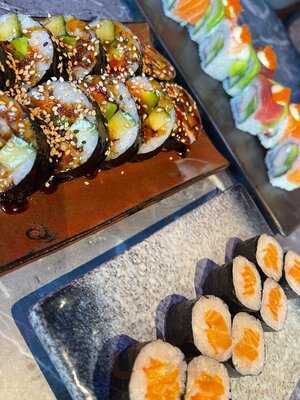 Kaizen Burger & Sushi