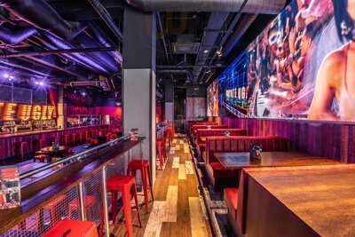 Coyote Ugly Saloon, London Piccadilly