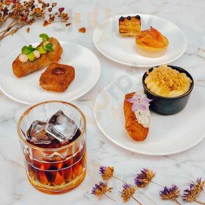 Seven Park Place Bar & Lounge