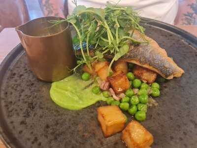 Ben's Yard Restaurant