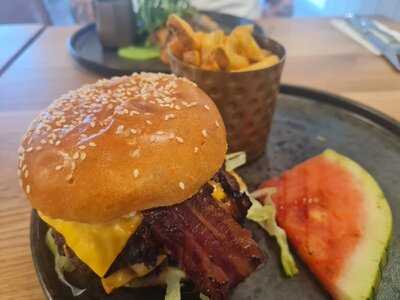 Ben's Yard Restaurant