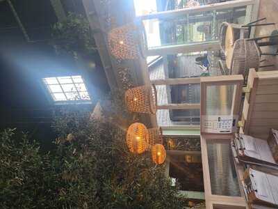 Ben's Yard Restaurant