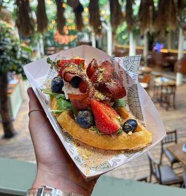 Utter Waffle @ The Pub