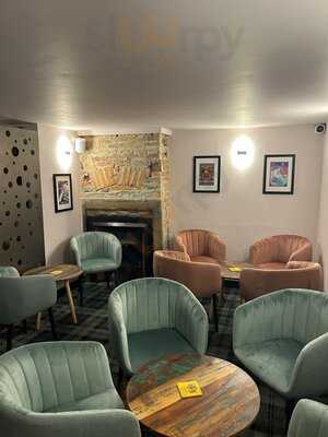 Charlies Vintage Bar