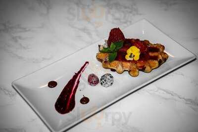 Mahalo Burgers & Fine Dining Restaurant - Photo 8